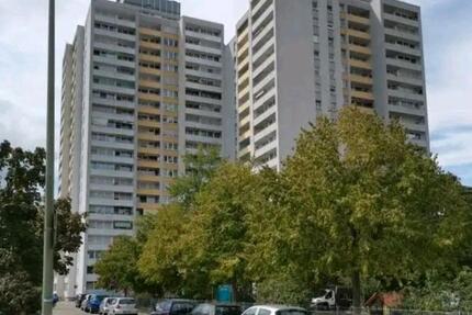 3-Zimmerwohnung mit Einbauküche, Balkon, Keller und PKW-Stellplat 3 zimmer