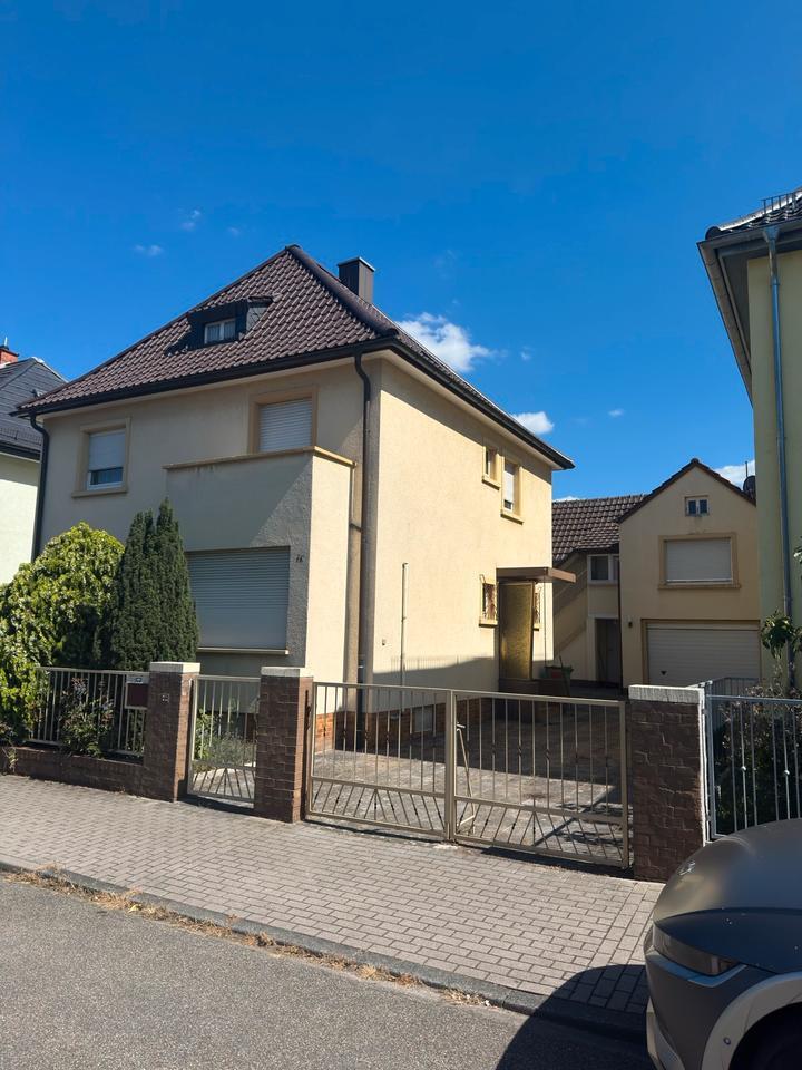 Charmante Stadtvilla in Viernheim mit Garten in optimaler Lage