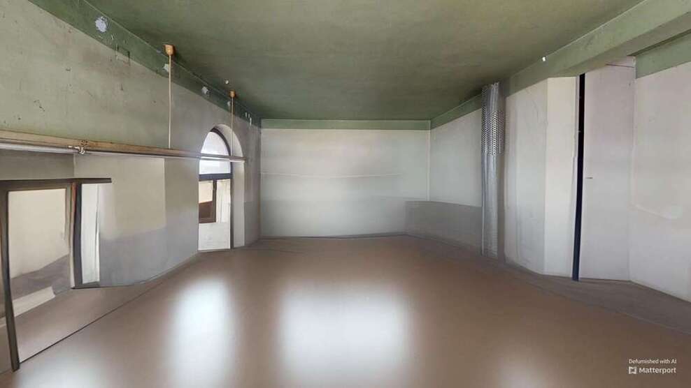 Als Wohnraum nutzbar Geschäftshaus mit Sanierungs- & Erweiterungspotential Blick auf die Haardt