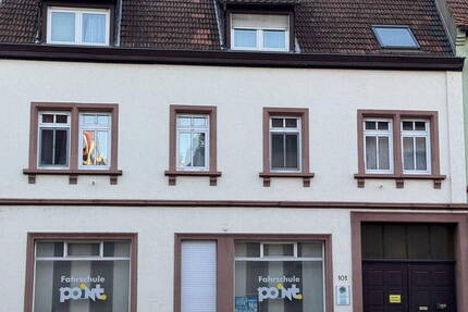 Ohne Markler: Vorder- und Hinterhaus in Seckenheim