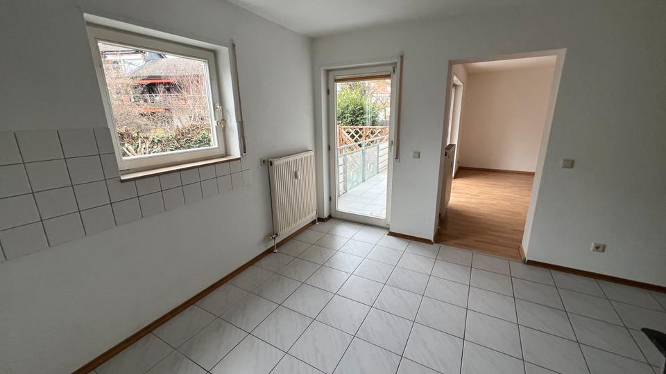 3ZKB, ca. 80m2 EG, Gäste WC, kleiner Garten u. 25m2 Keller 3 zimmer