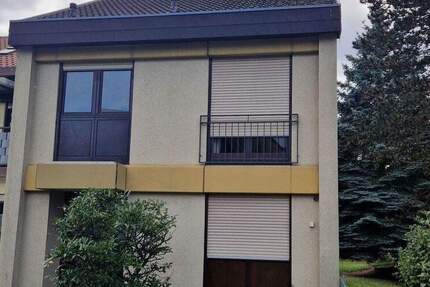 In ruhiger Lage, Reihenendhaus mit Garten und ausbaufähigem Dachgeschoss 5 zimmer