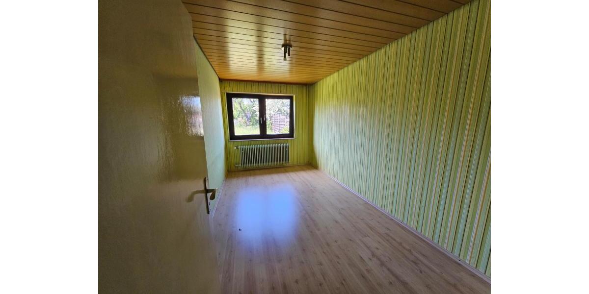 ObjNr:19684 - Freistehendes Einfamilienhaus mit Vor- und Rückgarten sowie Garage und Stellplatz 4 zimmer