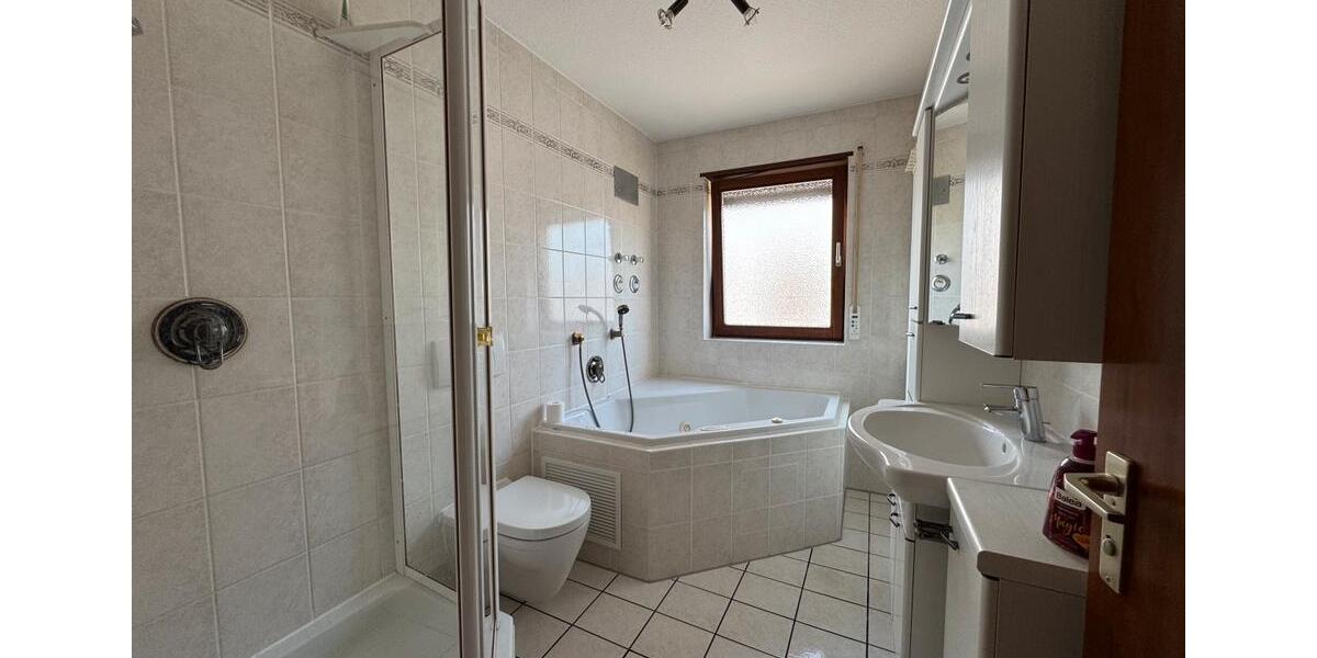 Dachgeschoßwohnung Hirschberg an der Bergstraße - 3.5 Zimmer, 80 m&sup2;, 350.000&euro; | Angebot:24441520