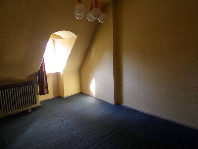 Großzügige Etagenwohnung(OG+DG) mit ca. 235 m² über 1. OG & DG in Ludwigshafen-Oppau