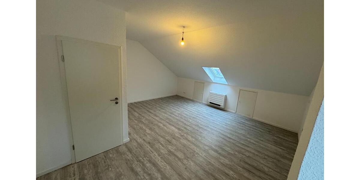Dachgeschoßwohnung Gernsheim - 4 Zimmer, 86 m&sup2;, 1.250&euro; | Angebot:25392024