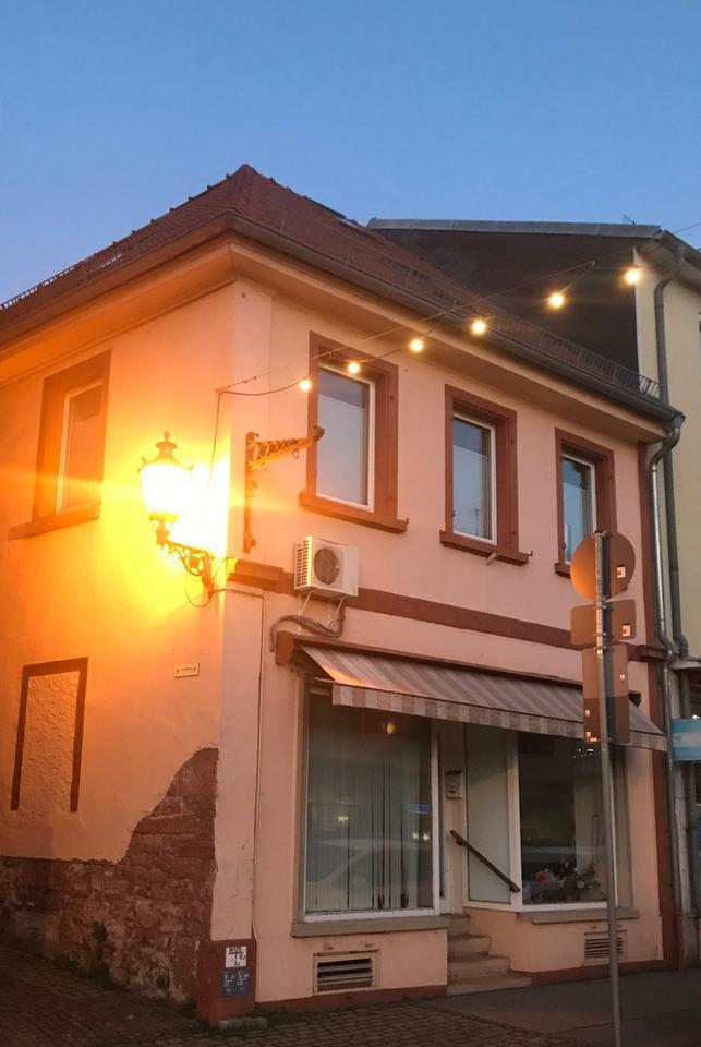 Wohnen, Arbeiten & Vermieten: provisionsfreies Stadthaus m. 2 Whg
