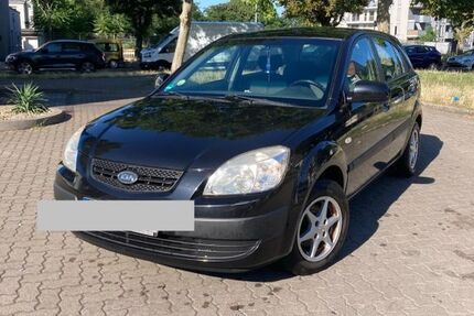 Kia Rio 204.000 km 900 &euro; Mannheim 68169