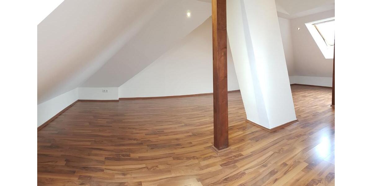 Renovierte, sehr gut angebundene 1-Zi. DG-Wohnung mit EBK 1 zimmer