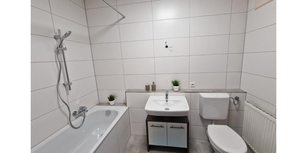 Renovierte helle 3 ZKB Whg mit neuem Bad, Terrasse und Garage 3 zimmer