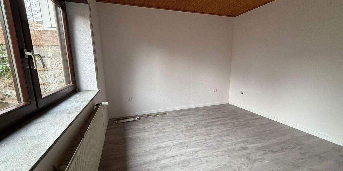 Großzügiges, frisch renoviertes Zweifamilienhaus mit Garten - Plankstadt 8 zimmer