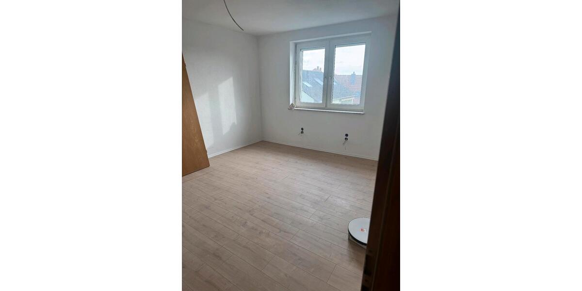 Einfamilienhaus Obrigheim (Pfalz) - 10 Zimmer, 200 m&sup2;, 2.000&euro; | Angebot:26004007