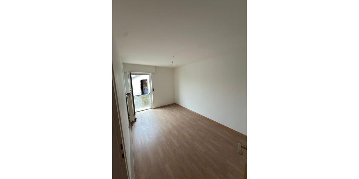 Etagenwohnung Hockenheim - 4 Zimmer, 120 m&sup2;, 1.300&euro; | Angebot:26424809