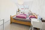 Charmante 3-Zimmer-Dachgeschoßwohnung in einem sehr gepflegten Mehrfamilienhaus.
