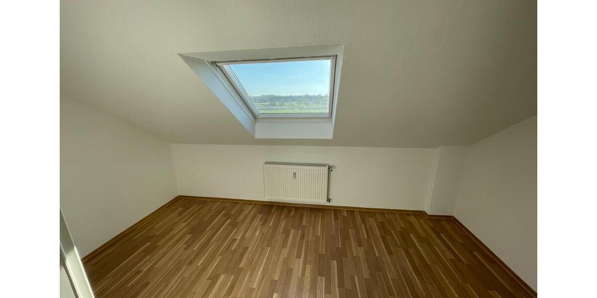 Dachgeschoßwohnung Hockenheim - 3 Zimmer, 77 m&sup2;, 239.000&euro; | Angebot:26572972