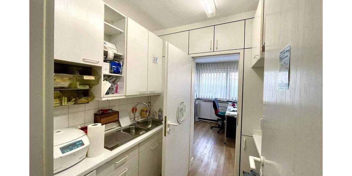 Schöne Praxisräume in bester Lage evtl. als Wohnraum möglich 5 zimmer