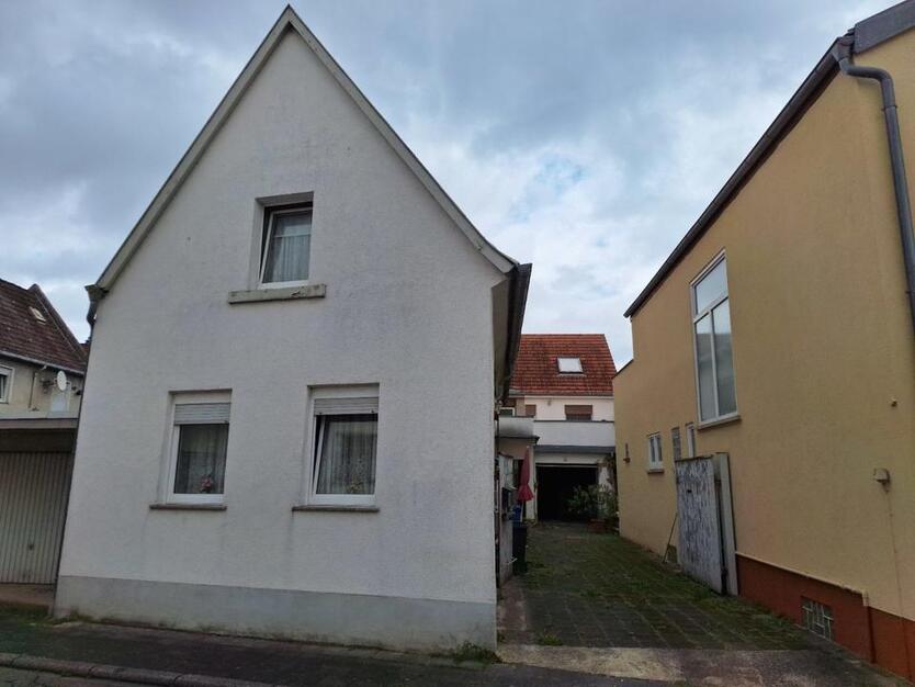 Großzügiges 11-Zimmer-Mehrfamilienhaus zentraler Lage von Haßloch