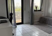 Möbliertes Zimmer mit Balkon in 4er-Frauen-WG Nähe Universität