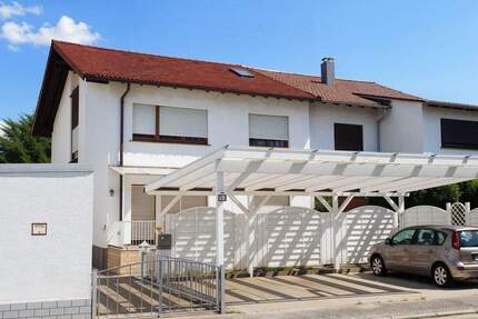 Großes Zweifamilienhaus mit 3 Carportstellplätzen, Garage, Verkaufsfläche im Untergeschoss 7 zimmer