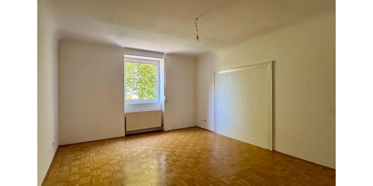 Freundliche, modernisierte 4-Raum Mansardenwohnung in Neuostheim 4 zimmer