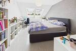 Charmante 3-Zimmer-Dachgeschoßwohnung in einem sehr gepflegten Mehrfamilienhaus.