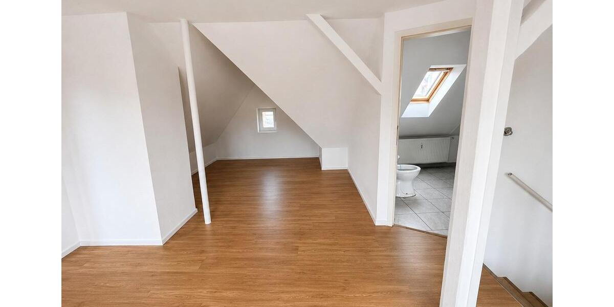 Dachgeschoßwohnung Weinheim - 2 Zimmer, 64 m&sup2;, 880&euro; | Angebot:26563799