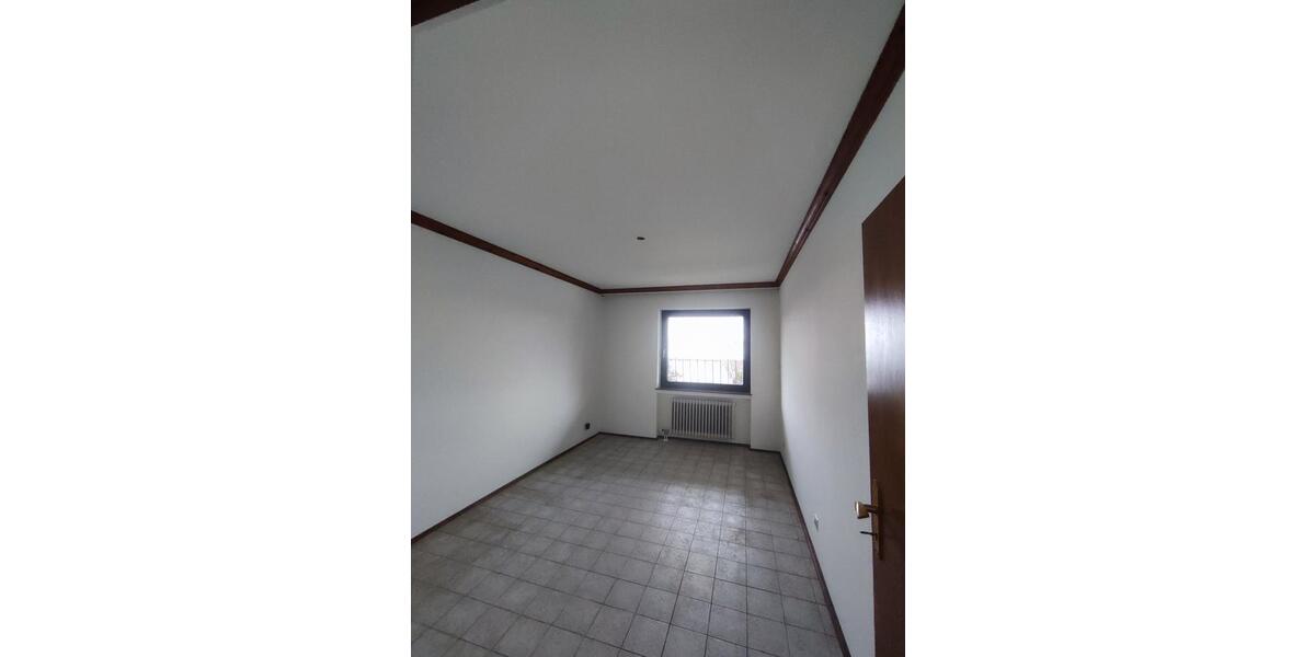 Einfamilienhaus Leimen - 7 Zimmer, 190 m&sup2;, 1.990&euro; | Angebot:21518561