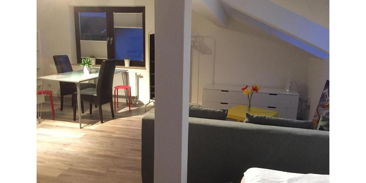 Gemütlich renovierte Dachgeschosswohnung 1 zimmer