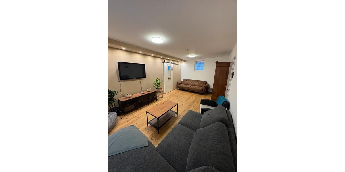 WG-Zimmer in großzügiger, modernisierter Wohnung 1 zimmer