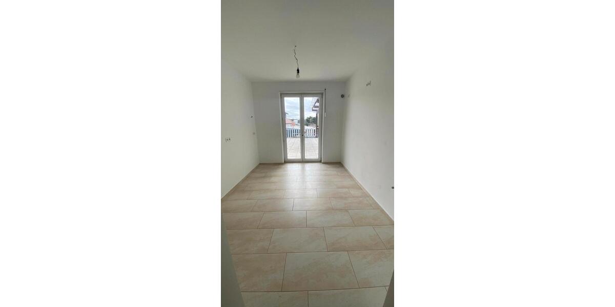 Etagenwohnung Lampertheim - 5 Zimmer, 130 m&sup2;, 1.225&euro; | Angebot:26262292