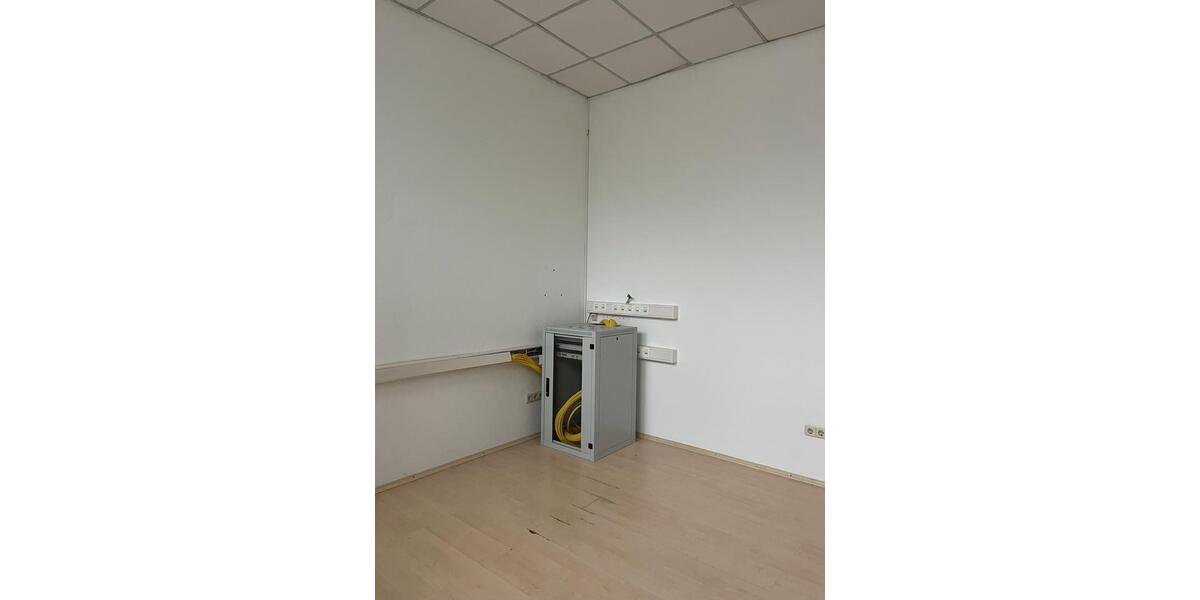 Lager mit große Büro in Ludwigshafen Mundenheim zu vermieten zimmer