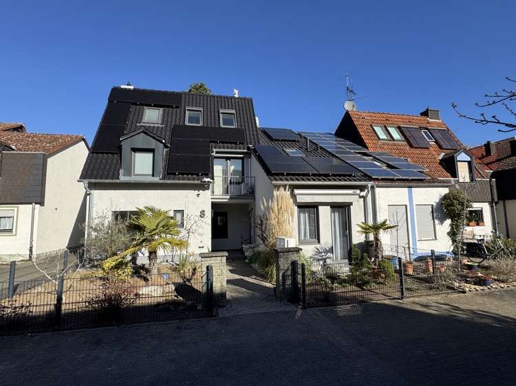 Haus zum Kaufen in Mannheim Rheinau 720.000 € 180 m²
