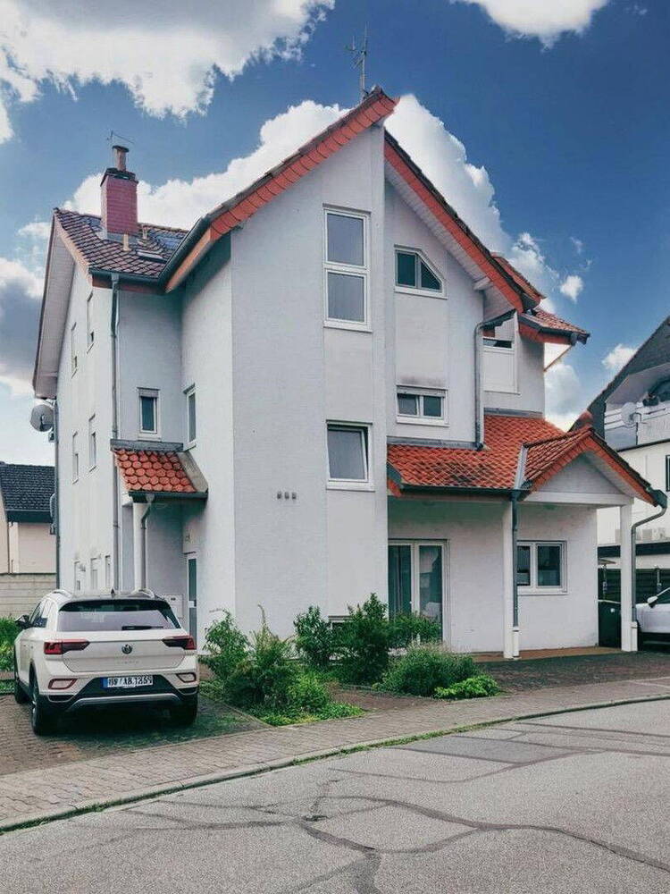 Helle Dachgeschoßwohnung in ruhigem Wohngebiet