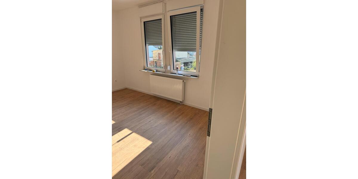 Hochparterre Hockenheim - 4 Zimmer, 100 m&sup2;, 1.380&euro; | Angebot:25841328