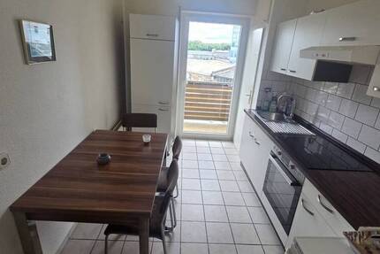 3-ZKB-Wohnung mit Einbauküche und zwei Balkonen