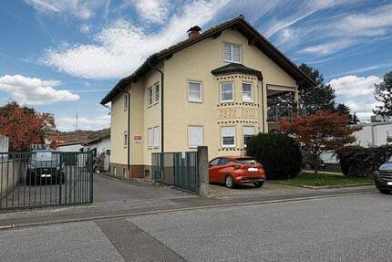 Zentral gelegenes Mehrfamilienhaus mit sonnigen Balkonen und Gewerbehalle! 1 zimmer