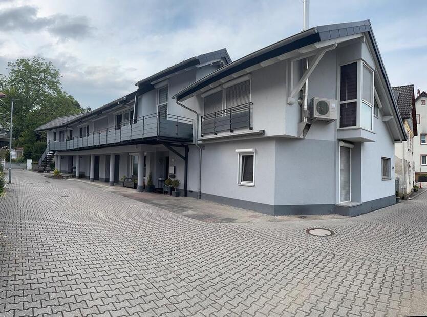 Haus mit 2 Eigentumswohnungen zu verkaufen