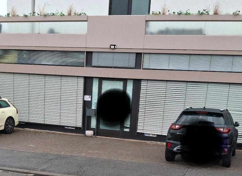 150 qm (8,50qm) Büro und 4 Stellplätze zu vermieten zimmer