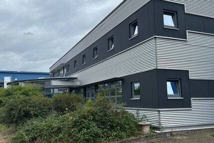 Repräsentative und gepflegte Gewerbeimmobilie mit vielfältiger Nutzungsmöglichkeit in Waghäusel-Kirrlach zimmer