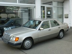 250 D W124 Oldtimer AUTOMATIK 1:HD
