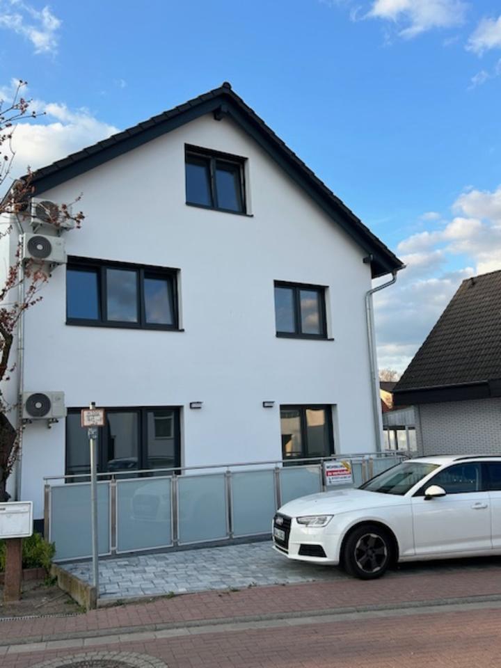 Schlüsselfertige 4-Zimmer-Wohnung mit Klimaanlage, 2 PKW-Stellplä