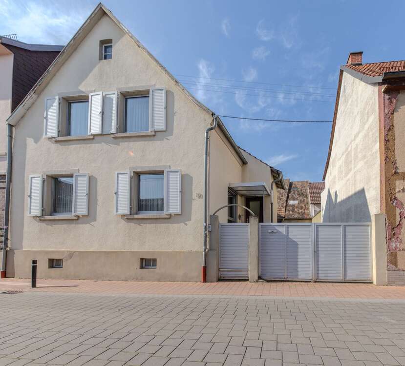 Haus zum Kaufen in Böhl-Iggelheim 240.000 € 127 m²
