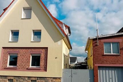 Wohnhaus miit Seitenbau und Garage 7 zimmer