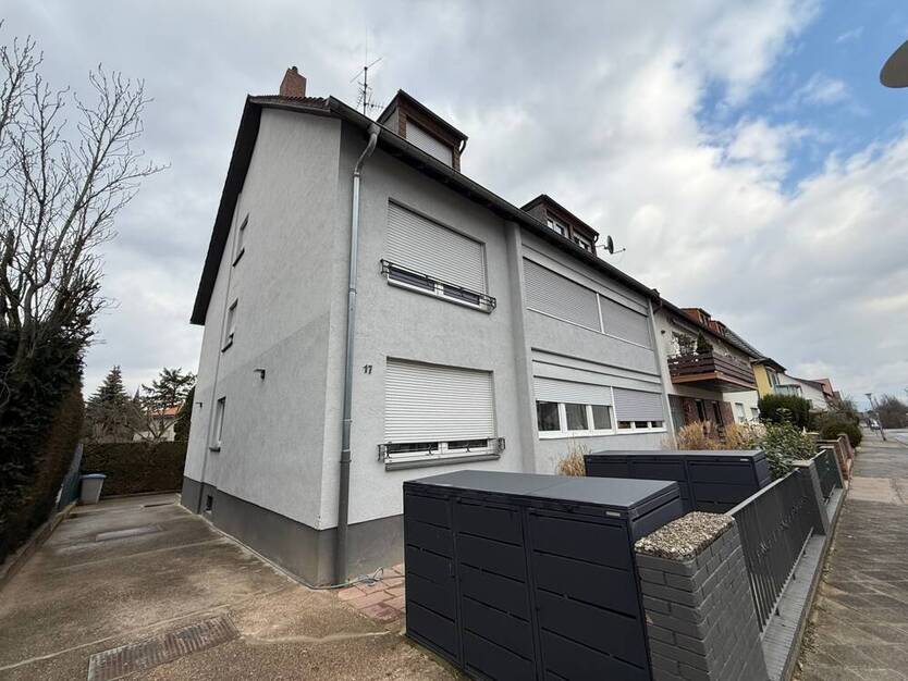 Moderne und gemütliche Wohnung mit Balkon in kleiner Wohneinheit