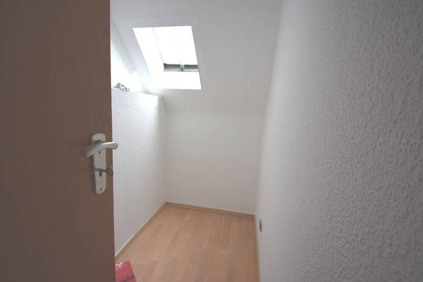 Schnuckelige DG-Wohnung in kleiner Wohneinheit