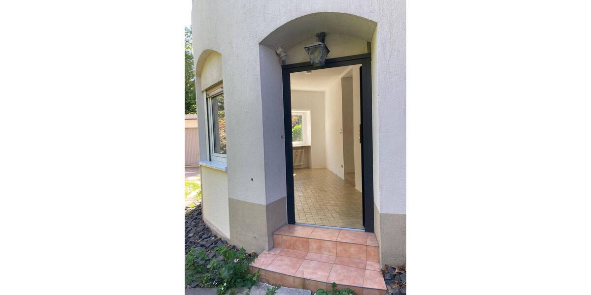 Etagenwohnung Ludwigshafen Süd - 2 Zimmer, 88 m&sup2;, 890&euro; | Angebot:26795270