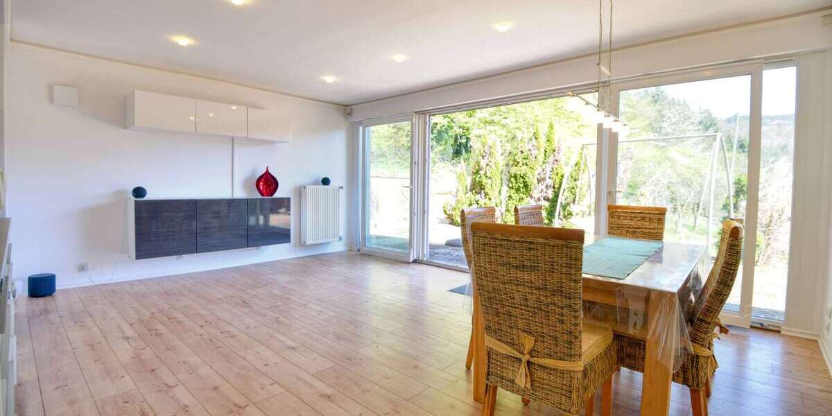 Zweifamilienhaus traumhaftem Ausblick Energieeffizient & am Waldrand Garten, Balkone & Terrassen 7 zimmer