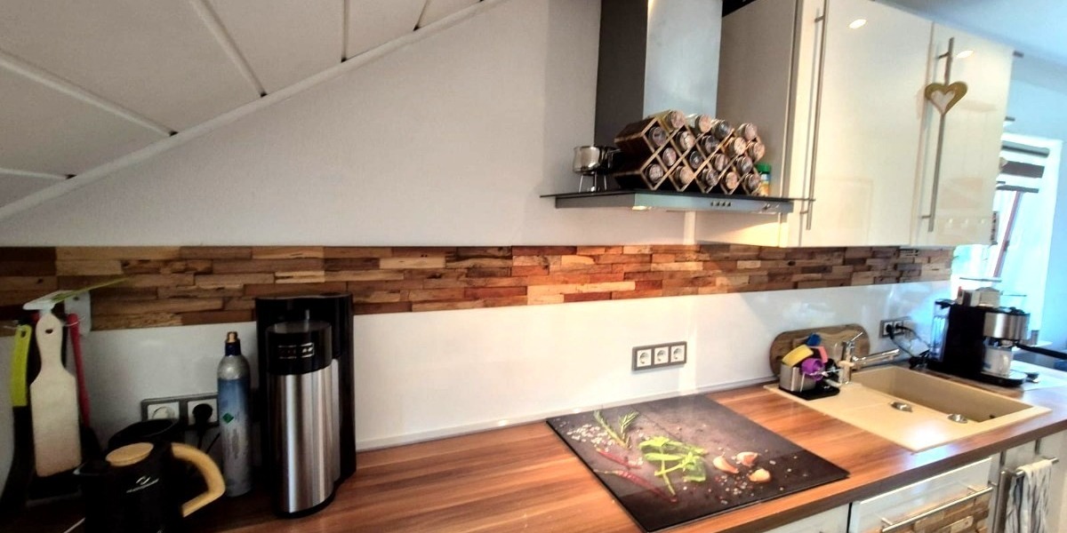 Reserviert 4,5 Zimmer Dachgeschosswohnung mit großem Grundstücksanteil und Carport in Südhessen 4.5 zimmer