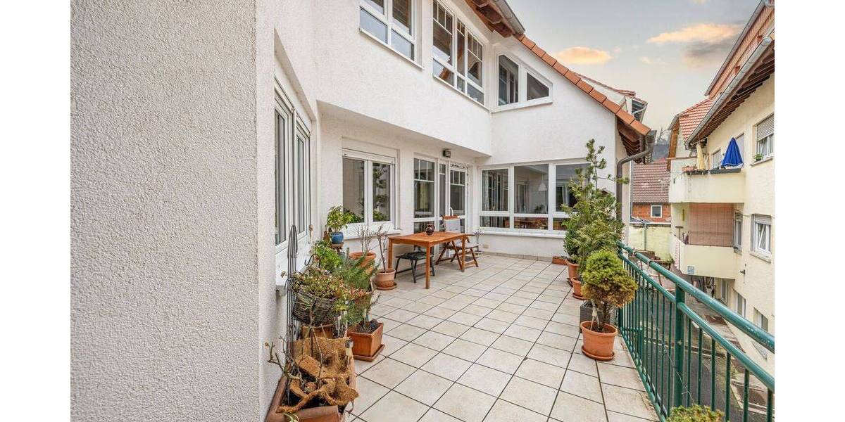 Etagenwohnung Weinheim - 5 Zimmer, 213 m&sup2;, 490.000&euro; | Angebot:25986088