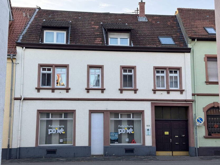 Ohne Markler: Vorder- und Hinterhaus in Seckenheim